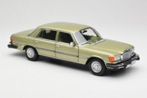 Mercedes 450 SEL W116 J.R. Ewing Dallas Silbergrün Norev 1:18 183975 Metall — Bild 4 von 8