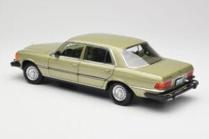 Mercedes 450 SEL W116 J.R. Ewing Dallas Silbergrün Norev 1:18 183975 Metall — Bild 6 von 8