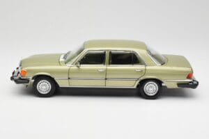 Mercedes 450 SEL W116 J.R. Ewing Dallas Silbergrün Norev 1:18 183975 Metall — Bild 7 von 8