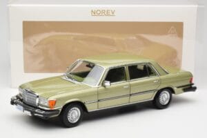 Mercedes 450 SEL W116 J.R. Ewing Dallas Silbergrün Norev 1:18 183975 Metall — Bild 8 von 8