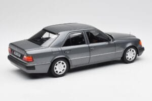 Mercedes 500 E W124 Pearl Grau Norev 1:18 183946 Metall — Bild 3 von 8