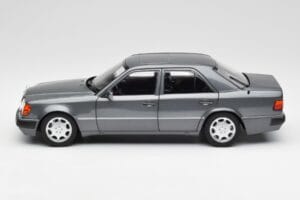 Mercedes 500 E W124 Pearl Grau Norev 1:18 183946 Metall — Bild 4 von 8