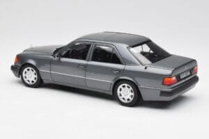 Mercedes 500 E W124 Pearl Grau Norev 1:18 183946 Metall — Bild 7 von 8