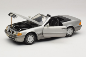 Mercedes SL 500 R129 Silber Revell 1:18 8801-P1 Metall — Bild 2 von 8