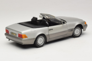 Mercedes SL 500 R129 Silber Revell 1:18 8801-P1 Metall — Bild 3 von 8