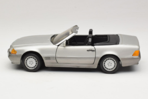 Mercedes SL 500 R129 Silber Revell 1:18 8801-P1 Metall — Bild 4 von 8