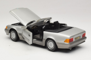 Mercedes SL 500 R129 Silber Revell 1:18 8801-P1 Metall — Bild 5 von 8