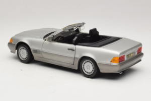 Mercedes SL 500 R129 Silber Revell 1:18 8801-P1 Metall — Bild 7 von 8