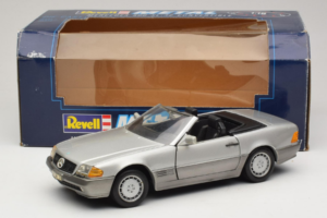 Mercedes SL 500 R129 Silber Revell 1:18 8801-P1 Metall — Bild 8 von 8