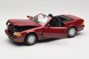 Mercedes 500 SL R129 Dunkelrot Revell 1:18 8801 Metall — Bild 2 von 8