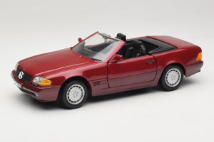Mercedes 500 SL R129 Dunkelrot Revell 1:18 8801 Metall