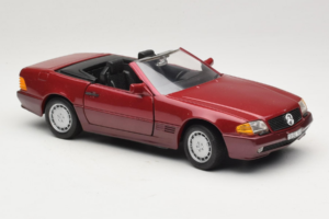 Mercedes 500 SL R129 Dunkelrot Revell 1:18 8801 Metall — Bild 6 von 8
