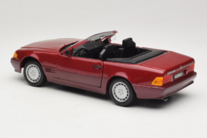 Mercedes 500 SL R129 Dunkelrot Revell 1:18 8801 Metall — Bild 7 von 8