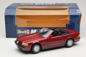 Mercedes 500 SL R129 Dunkelrot Revell 1:18 8801 Metall — Bild 8 von 8