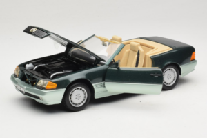 Mercedes 500 SL R129 Silbergrün Revell 1:18 8802 Metall — Bild 2 von 8