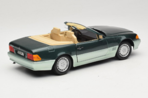 Mercedes 500 SL R129 Silbergrün Revell 1:18 8802 Metall — Bild 3 von 8