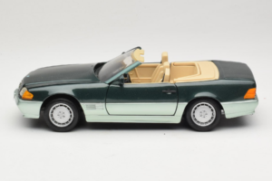 Mercedes 500 SL R129 Silbergrün Revell 1:18 8802 Metall — Bild 4 von 8