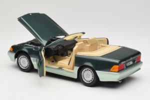 Mercedes 500 SL R129 Silbergrün Revell 1:18 8802 Metall — Bild 5 von 8