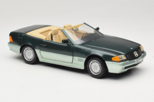 Mercedes 500 SL R129 Silbergrün Revell 1:18 8802 Metall — Bild 6 von 8
