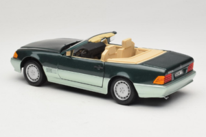 Mercedes 500 SL R129 Silbergrün Revell 1:18 8802 Metall — Bild 7 von 8