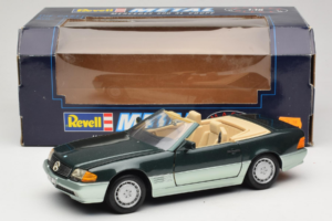 Mercedes 500 SL R129 Silbergrün Revell 1:18 8802 Metall — Bild 8 von 8
