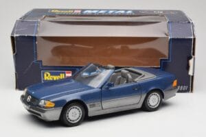 Mercedes SL 500 R129 Nautic Blue Metallic Revell 1:18 8081 Metall — Bild 8 von 8