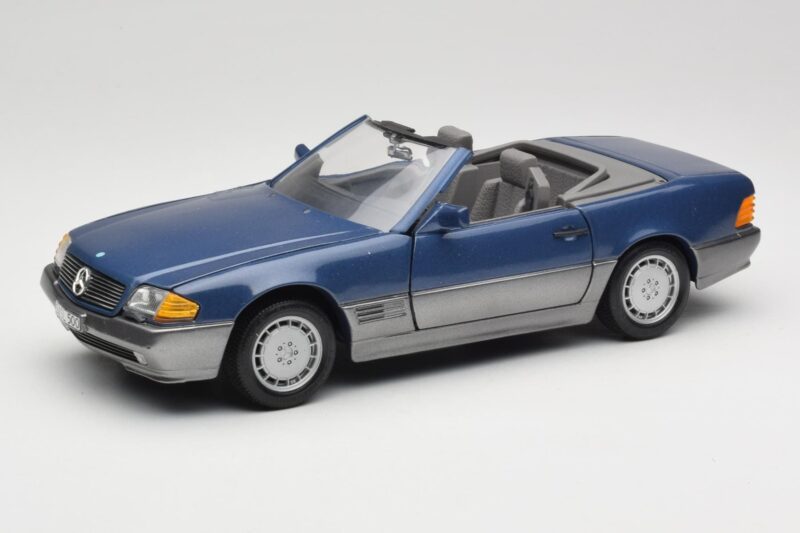 Mercedes SL 500 R129 Nautic Blue Metallic Revell 1:18 8081 Metall