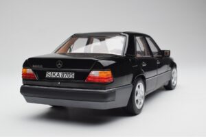 Mercedes 500E W124 Schwarz Limitierte Auflage Norev 1:18 183949 Metall — Bild 10 von 12