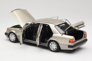 Mercedes 500E W124 Smoke Silver Händler Edition Norev 1:18 B66040724 Metall — Bild 5 von 8