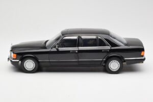 Mercedes 560 SEL W126 Schwarz Händler Edition Norev 1:18 B66040599 Metall — Bild 4 von 8