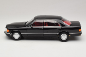 Mercedes 560 SEL W126 Schwarz Mit Rotem Innenraum Norev 1:18 183788 Metall — Bild 3 von 8