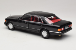 Mercedes 560 SEL W126 Schwarz Mit Rotem Innenraum Norev 1:18 183788 Metall — Bild 4 von 8