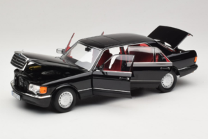 Mercedes 560 SEL W126 Schwarz Mit Rotem Innenraum Norev 1:18 183788 Metall — Bild 8 von 8