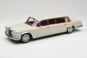 Mercedes 600 Pullman W100 Hellgrau NZG 1:18 B66040708 Metall