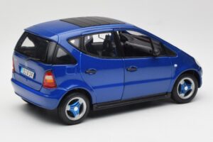 Mercedes A-Class W168 Dunkelblau Maisto 1:18 B66005219 Metall — Bild 3 von 8