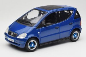 Mercedes A-Class W168 Dunkelblau Maisto 1:18 B66005219 Metall