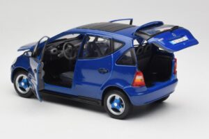 Mercedes A-Class W168 Dunkelblau Maisto 1:18 B66005219 Metall — Bild 5 von 8
