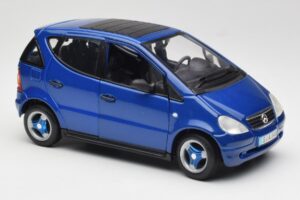 Mercedes A-Class W168 Dunkelblau Maisto 1:18 B66005219 Metall — Bild 6 von 8