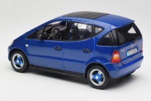 Mercedes A-Class W168 Dunkelblau Maisto 1:18 B66005219 Metall — Bild 7 von 8