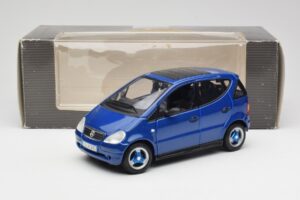 Mercedes A-Class W168 Dunkelblau Maisto 1:18 B66005219 Metall — Bild 8 von 8