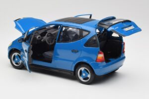 Mercedes A-Class W168 Hellblau Maisto 1:18 37800-M5 Metall — Bild 5 von 8