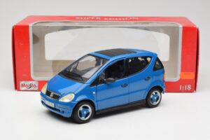 Mercedes A-Class W168 Hellblau Maisto 1:18 37800-M5 Metall — Bild 8 von 8