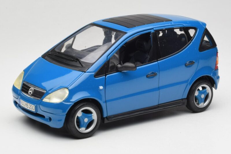 Mercedes A-Class W168 Hellblau Maisto 1:18 37800-M5 Metall