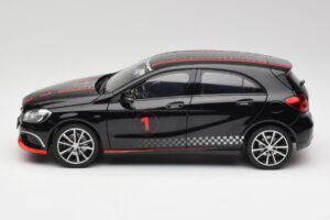 Mercedes A-Class W176 AMG Schwarz Norev 1:18 183596 Metall — Bild 4 von 8
