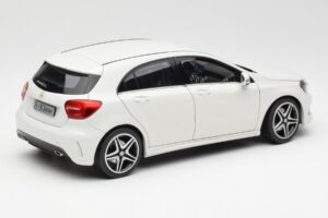 Mercedes A-Class W176 Cirrus Weiß Norev 1:18 B66960126 Metall — Bild 3 von 8