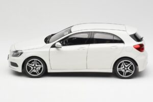 Mercedes A-Class W176 Cirrus Weiß Norev 1:18 B66960126 Metall — Bild 4 von 8