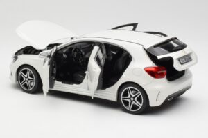Mercedes A-Class W176 Cirrus Weiß Norev 1:18 B66960126 Metall — Bild 5 von 8