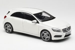 Mercedes A-Class W176 Cirrus Weiß Norev 1:18 B66960126 Metall — Bild 6 von 8