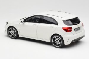 Mercedes A-Class W176 Cirrus Weiß Norev 1:18 B66960126 Metall — Bild 7 von 8