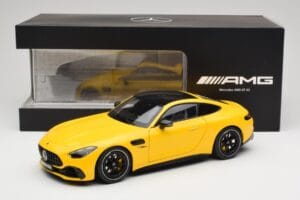 Mercedes AMG GT 43 C192 Turbo Sun Yellow NZG 1:18 B66960587 Metall — Bild 8 von 8